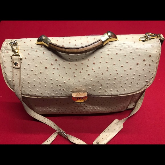 Men’s Briefcase/carry bag.